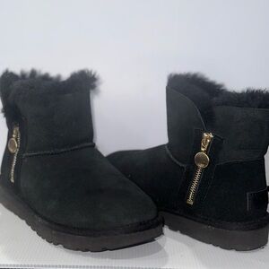 Bailey Zip Mini Uggs